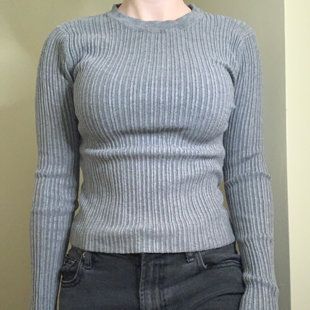 Gray ribbed top